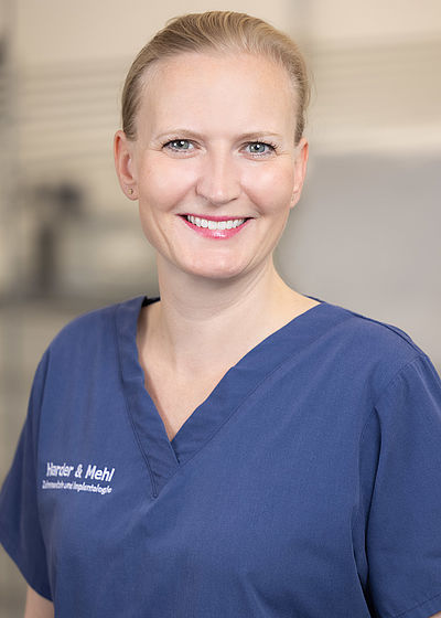 Dr. Julia Basel