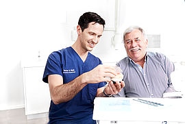 Feste Zähne an einem Tag Dr. Mehl mit Patient Harder&Mehl München